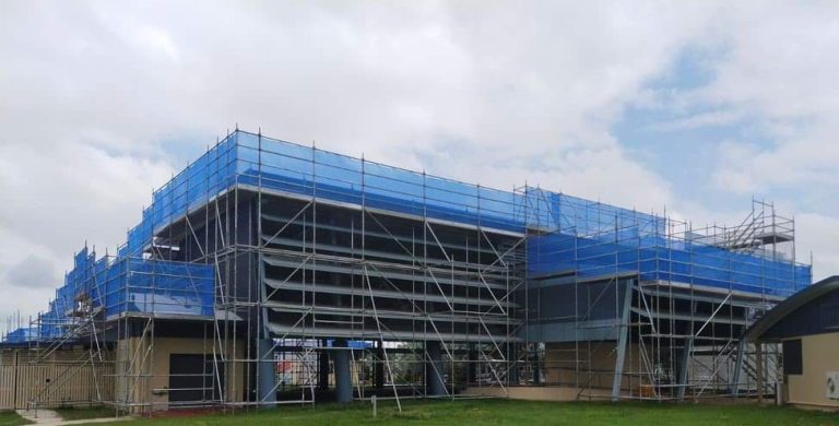 Hire Scaffolding Brisbane - scaffolding around commercial building